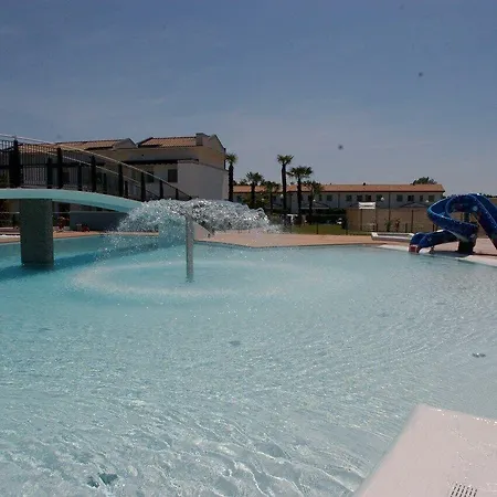 Cozy Flat In A With Swimming Pool Apartman Bibione