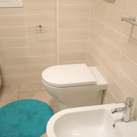 Cozy Flat In A With Swimming Pool Апартаменти Бібіоне