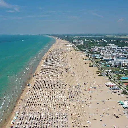 Cozy Flat In A With Swimming Pool Bibione