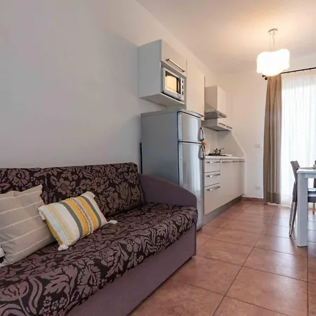 Cozy Flat In A With Swimming Pool Apartman *