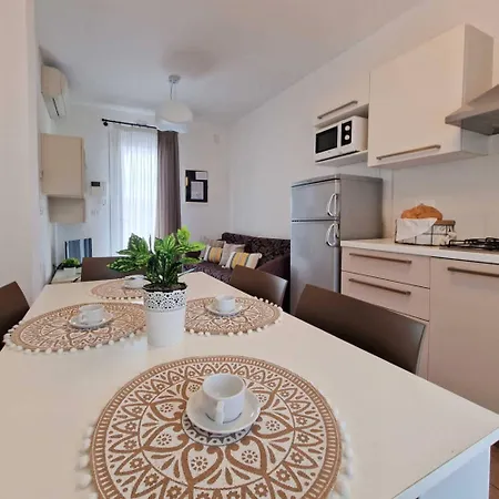 Cozy Flat In A With Swimming Pool Apartman *