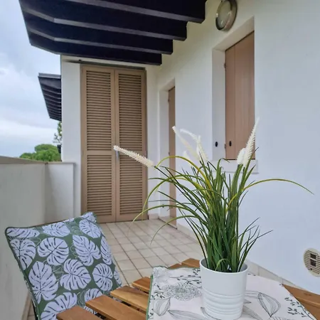 Cozy Flat In A With Swimming Pool Apartman *