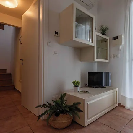 Cozy Flat In A With Swimming Pool Daire Bibione