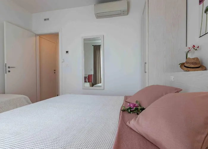 Cozy Flat In A With Swimming Pool Lägenhet