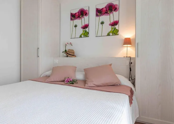 Cozy Flat In A With Swimming Pool Apartman *